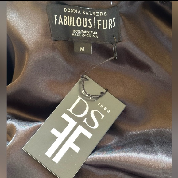 Donna Salyers Fabulous Furs
Confetti Ready Sequin Duster
Medium New With Tag! - Picture 7 of 7